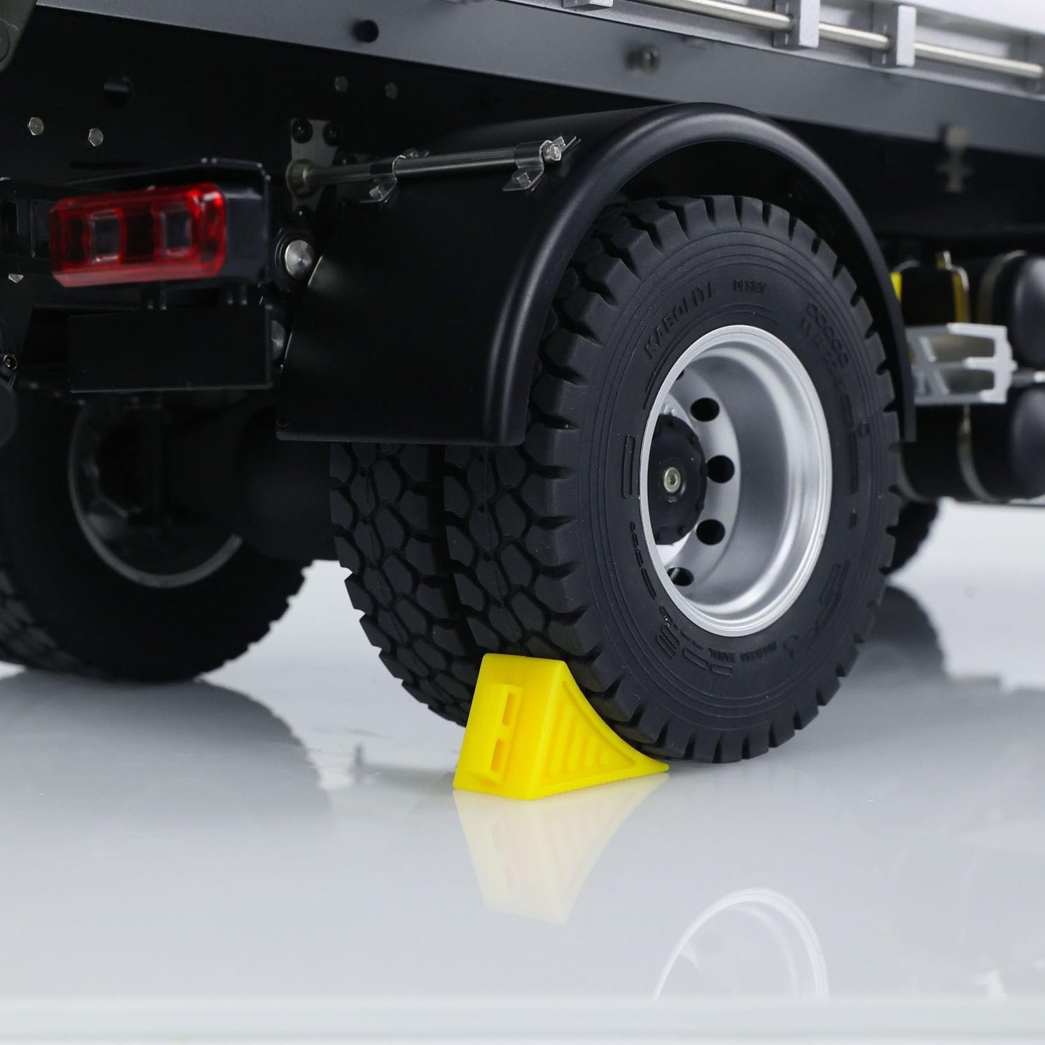 1/14 Kabolite 5701 RC Dump Truck 4x4 Remote Control Dumper Car Sound Light Model - Image 11